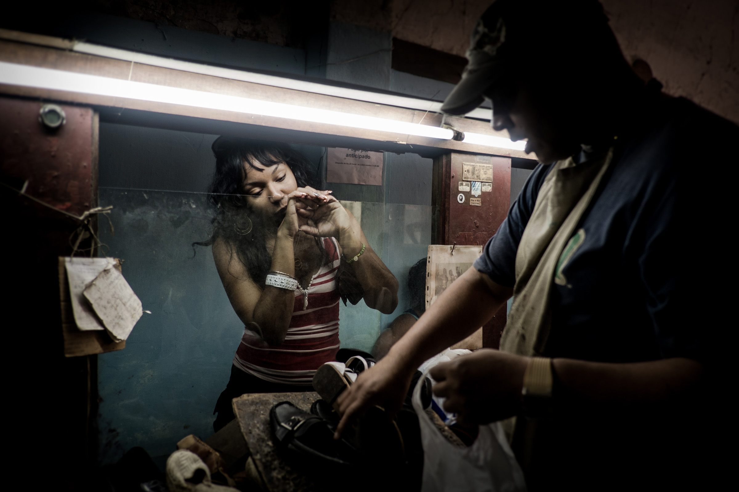 La Habana, Cuba, Zapateria y Bailarina. Harry Fisch